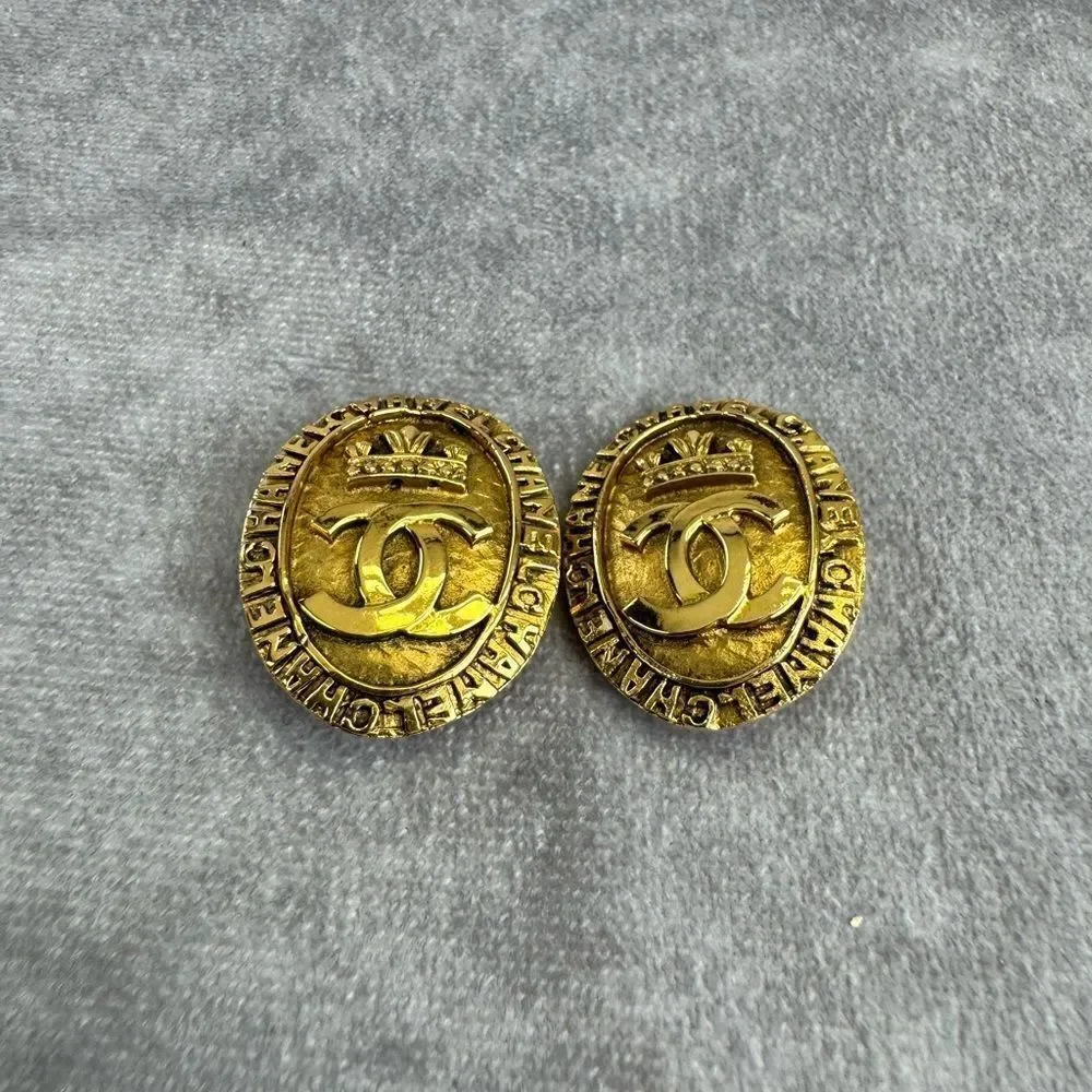 Chanel Vintage 1980s CC Crown Logo Ornate Oval Goldtone Clip-on Earrings - Picture 3 of 7